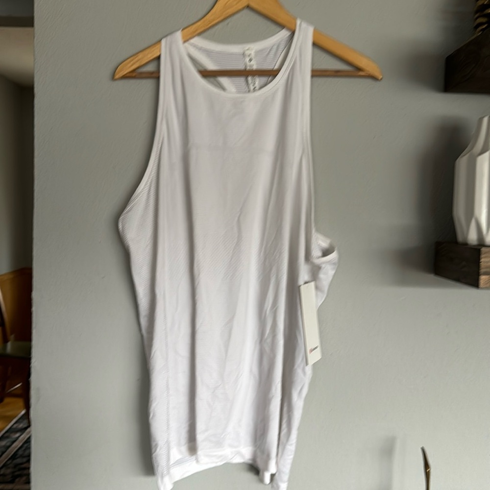 NWT Lululemon Swiftly Tech High Neck tank - size 20